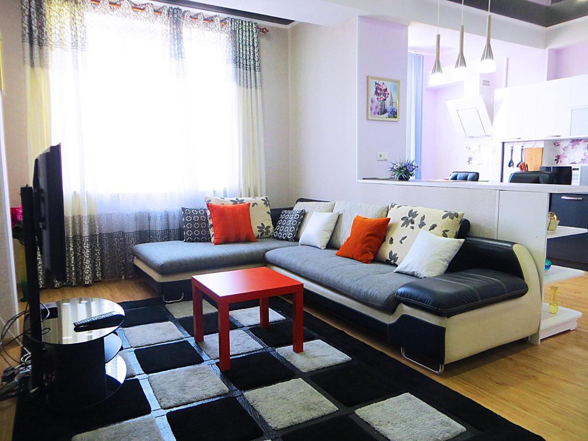 Panoramic Studio Apartments With Mountain Views بيشكيك المظهر الخارجي الصورة